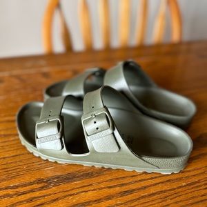 Womens 8 Mens 6 Birkenstock Arizona Eva Sandals in Khaki